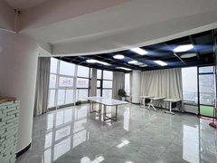 长沙开福湘江世纪城一线江景视野无遮挡大平层,位置好找好停车,适合接待,工作室等出租房源真实图片