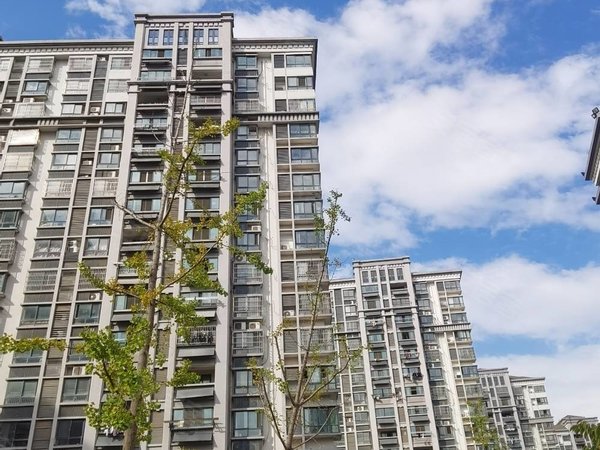 昆山张浦大市大市花苑公园旁 天然气开通  精装修 全配  电梯大两房