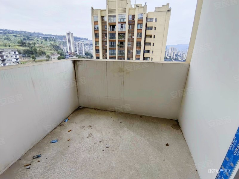 白岩寨公园旁边星光上院二期8米大阳台有独立车位户型方正