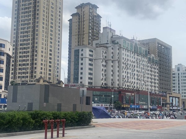 南宁西乡塘明秀路明湖大厦明湖大厦 电梯大单间 厨室分隔 南北通透