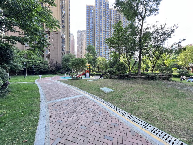 蜀都万达华府c区电梯套四双卫大横厅视野无遮挡