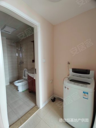 急白领公寓 房龄新 近医院 交通便利 南向采光好 正规商品房