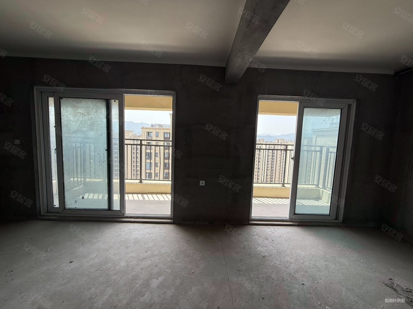 蓝光雍舜府(一期)4室2厅3卫138.95㎡南北140万