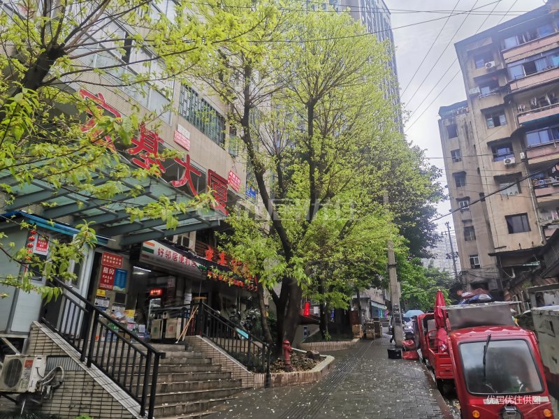 宏基大厦业主急售精装 86平 电梯房 看房方便  有钥匙