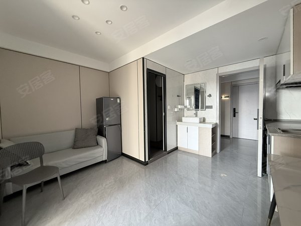 金华浦江县浦江城东永在大道909号楼本人房栋，靠近253夜市高楼层两室出租，随时看房，停车方便。出租房源真实图片