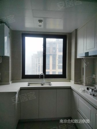 停车方便 双卫 带电梯 高楼层视野无遮挡 正南朝向 次新小区,颐和翡翠