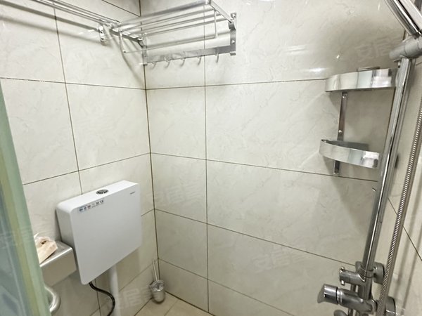 南昌腾泰财富广场街心花园，单身公寓一室一厅出租，家具家电齐全，拎包入住。出租房源真实图片