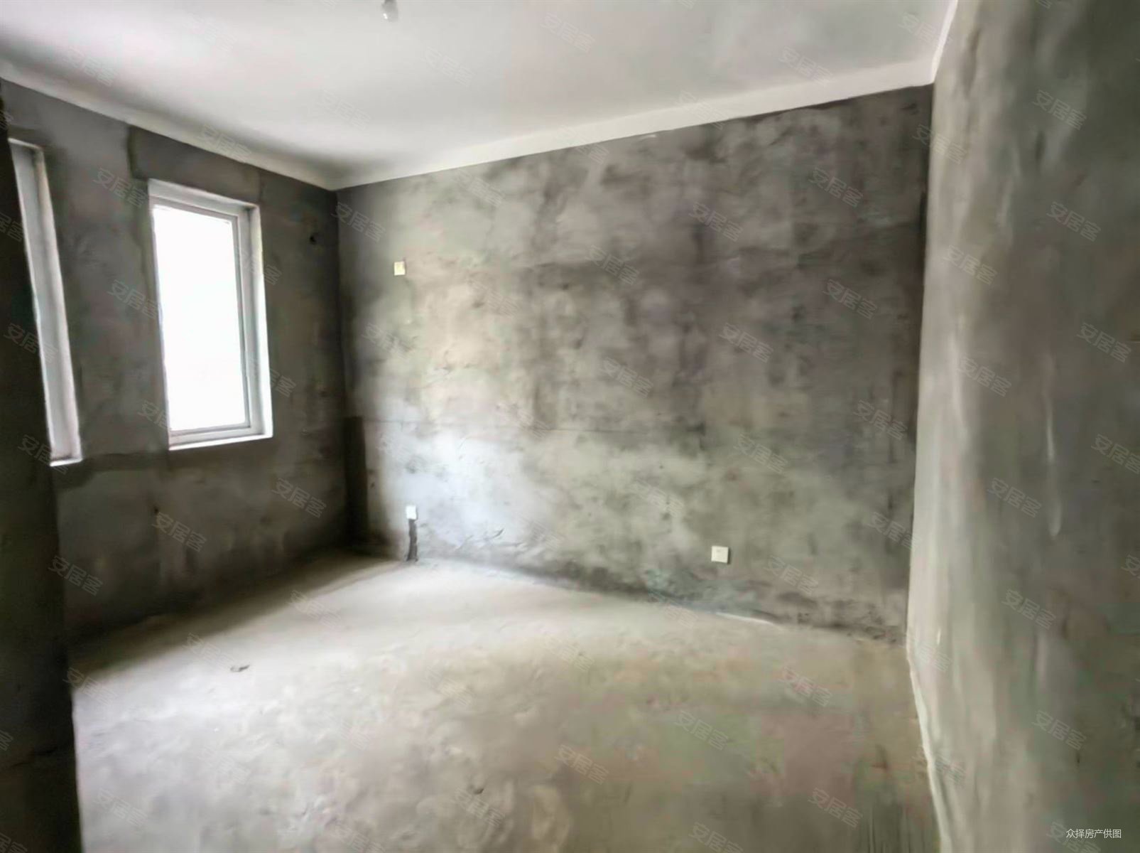 加州玫瑰园 一楼带花园 160万!房龄新 花园洋房