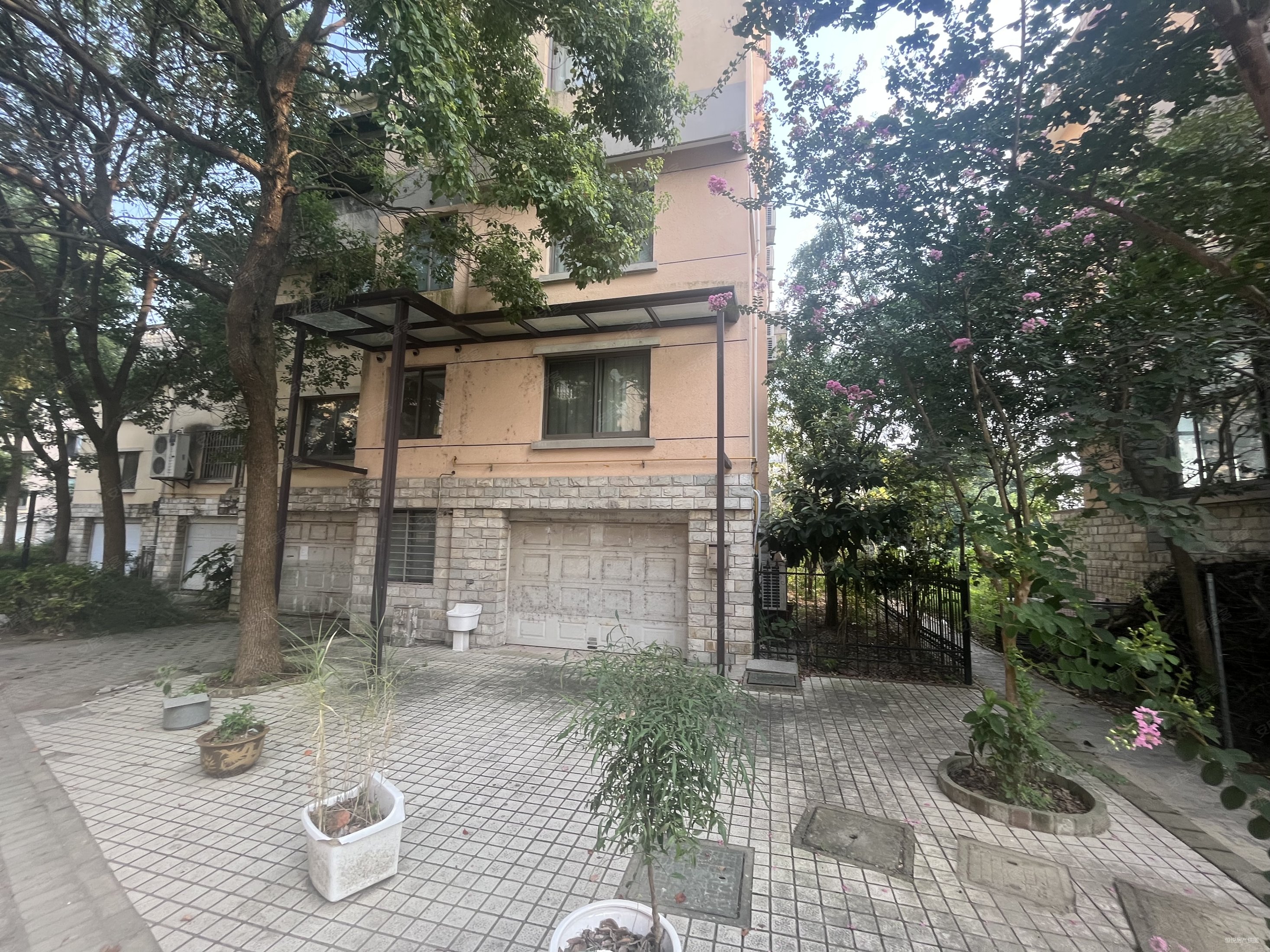 鸿禧山庄别墅 联排边套 花园300平,全新毛坯,性价比高,鸿禧山庄二手房