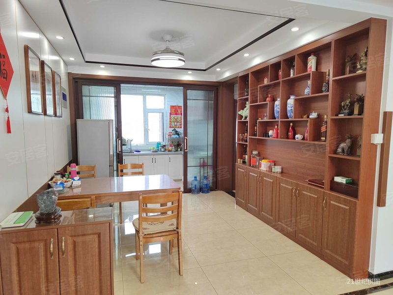 城投首府4室2厅2卫148㎡南北142万