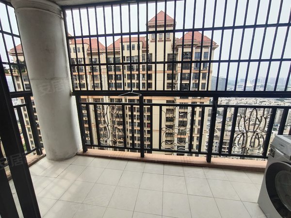 南宁青秀长湖路凤景湾凤景湾 小区环境好 人车分流 装修漂亮干净 看房