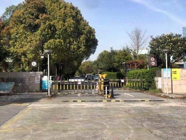 上海嘉定安亭魏玛原墅(东区别墅)急租新上 魏玛别墅五房家具全配 视频