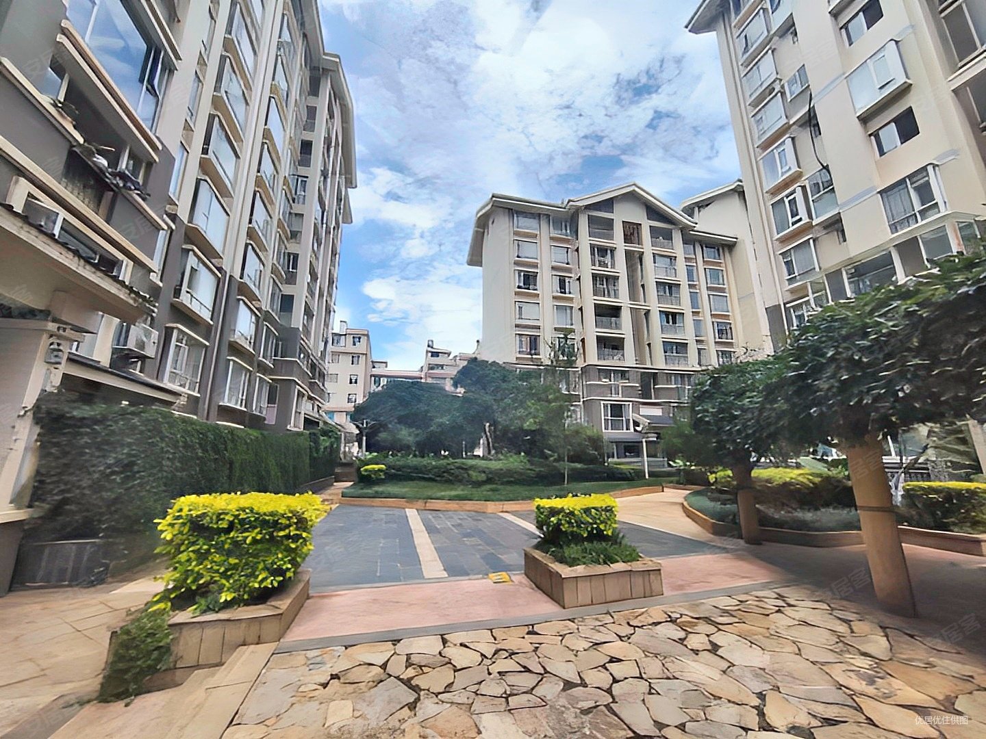 阳光花园4区近地铁板楼电梯房出行方便双卫格局环境好