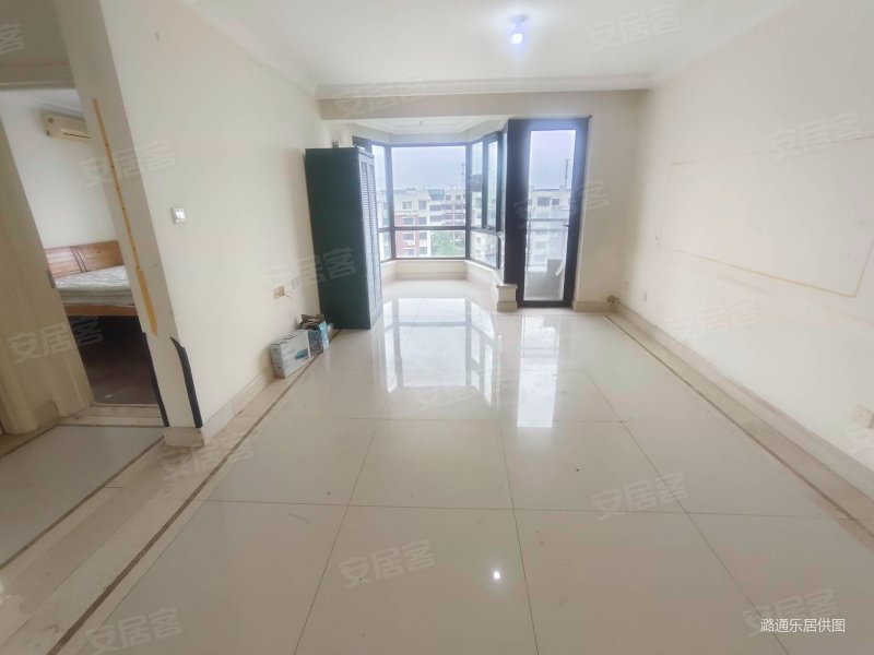 北关地铁6号线珠江拉维小镇南北通透两室,满五  ,诚意出售