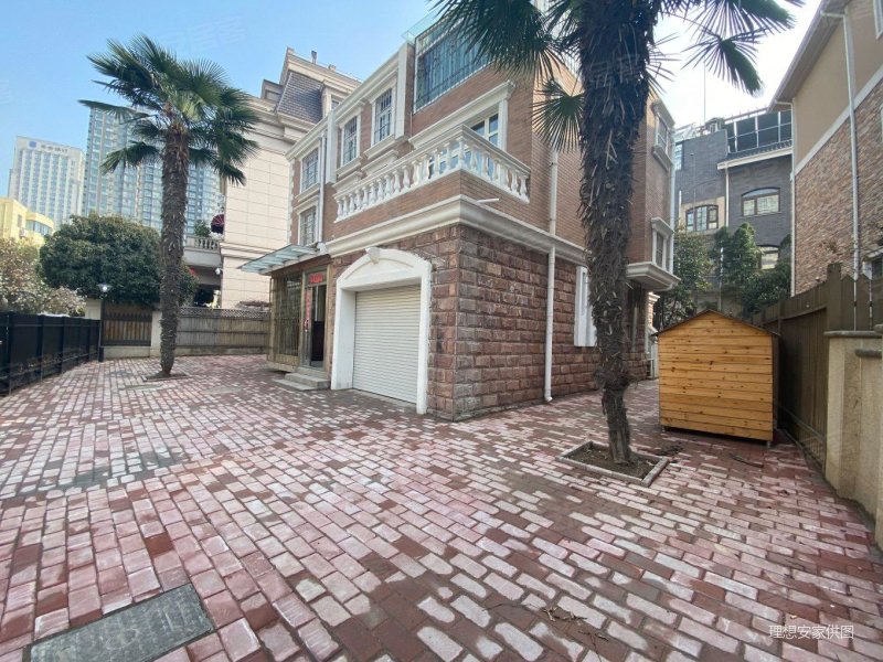 高尔夫球场旁的独栋枫叶别墅苑占地面积500平可改建