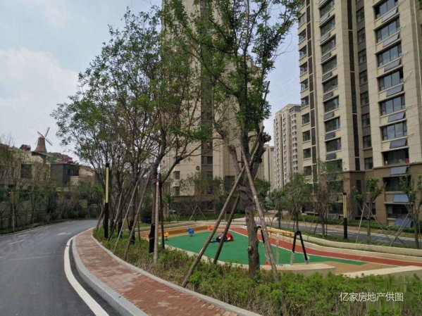 经五路学区 明年开学 市中二环南 75平两居 低首付 低总价