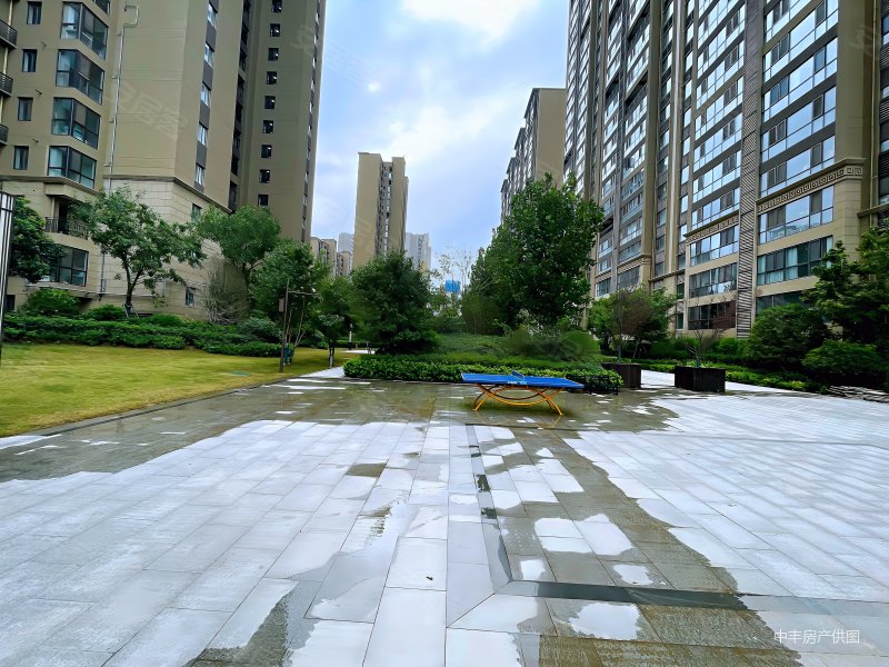 近地铁,碧桂园凤凰城凤凰华府二手房,242万,4室2厅,2卫,143平米-西安