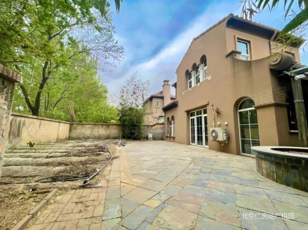 纳帕溪谷新出四期廊院东边户位置好户型明亮南400平米