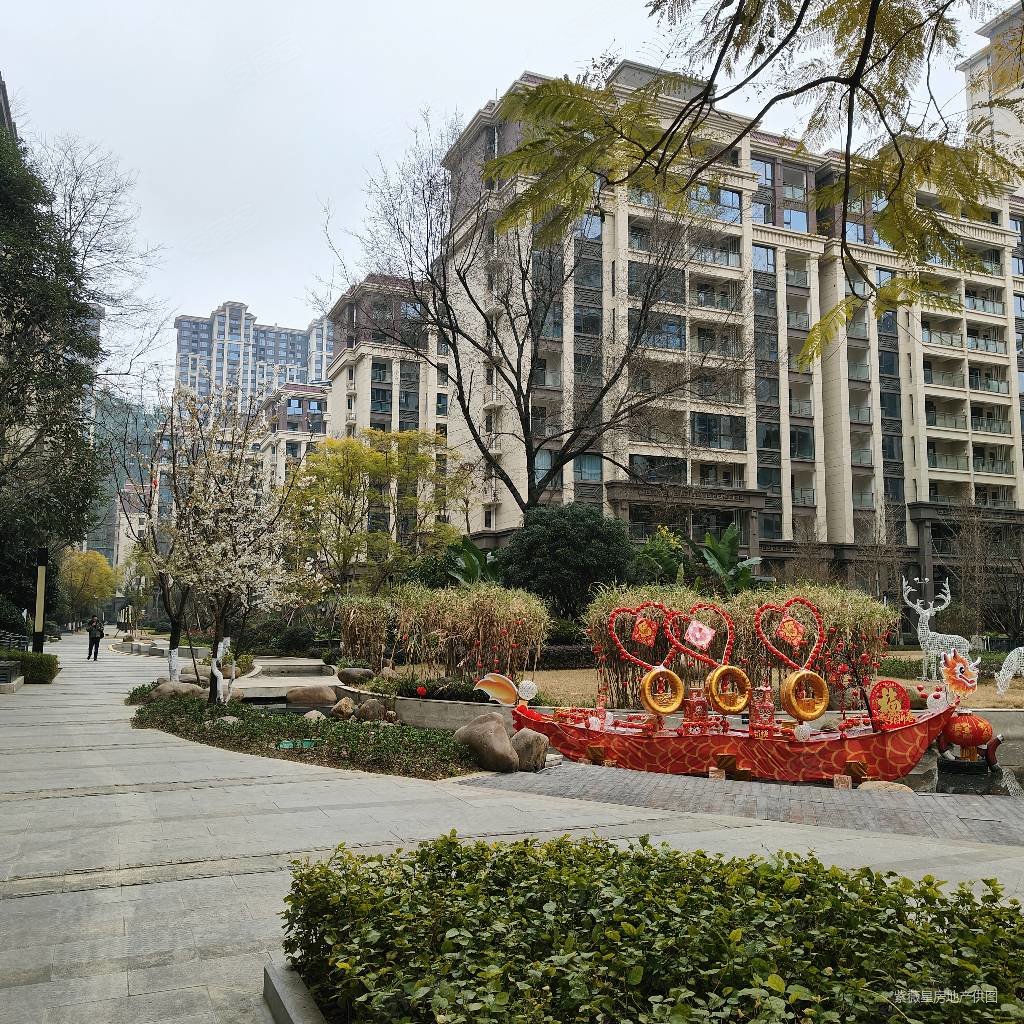 听湖九园品质洋房精装套四带花园