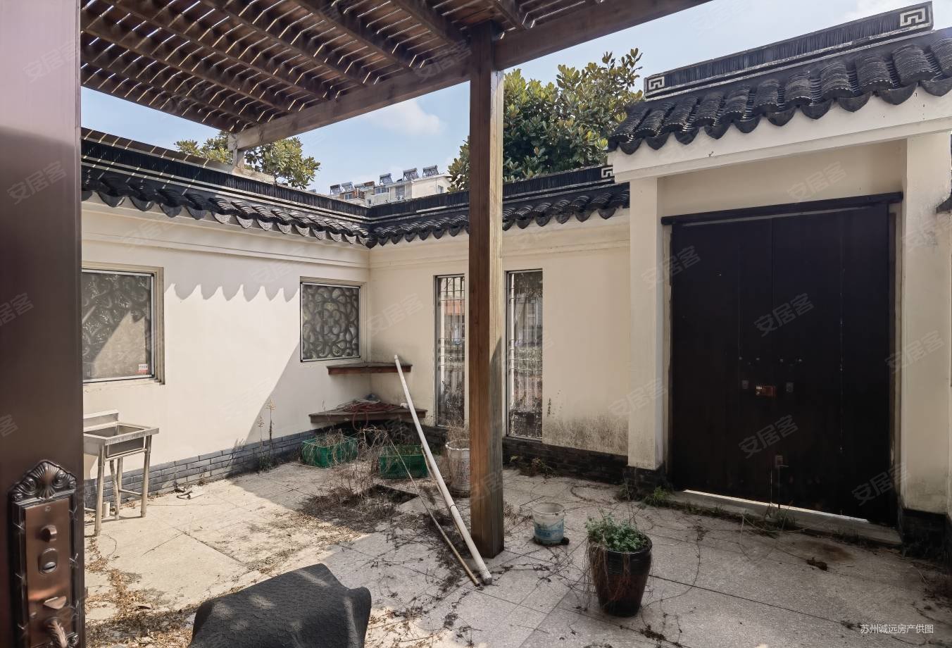 甪直中心港岛花园别墅南进门南花园南临河全明地下室精装诚心出售