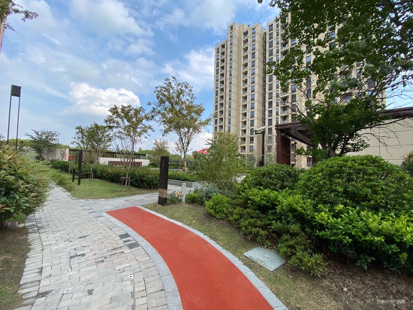 朗悦花园3室2厅2卫114㎡南340万