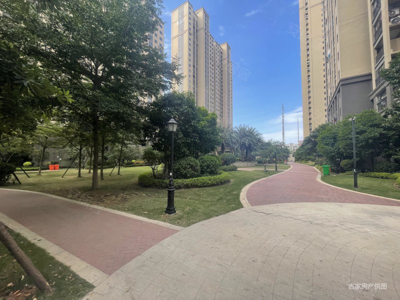 海沧旁龙池新小区联发欣悦华庭精装4室2厅9成新东边套