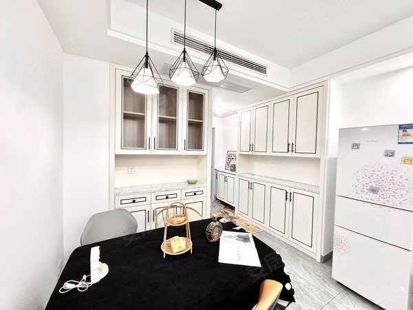 海宁长安镇农发区盈都君悦盈都君悦 自住装修 全屋定制 三室两厅一卫出租房源真实图片