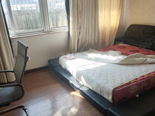 湖州吴兴八里店镇杏花苑多层复式,4房2卫,拎包入住,免费停车,免物业费。出租房源真实图片