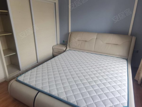 汕尾海丰县海城海悦名城海悦名城 电梯4房 家具家电齐全 停车方便出租