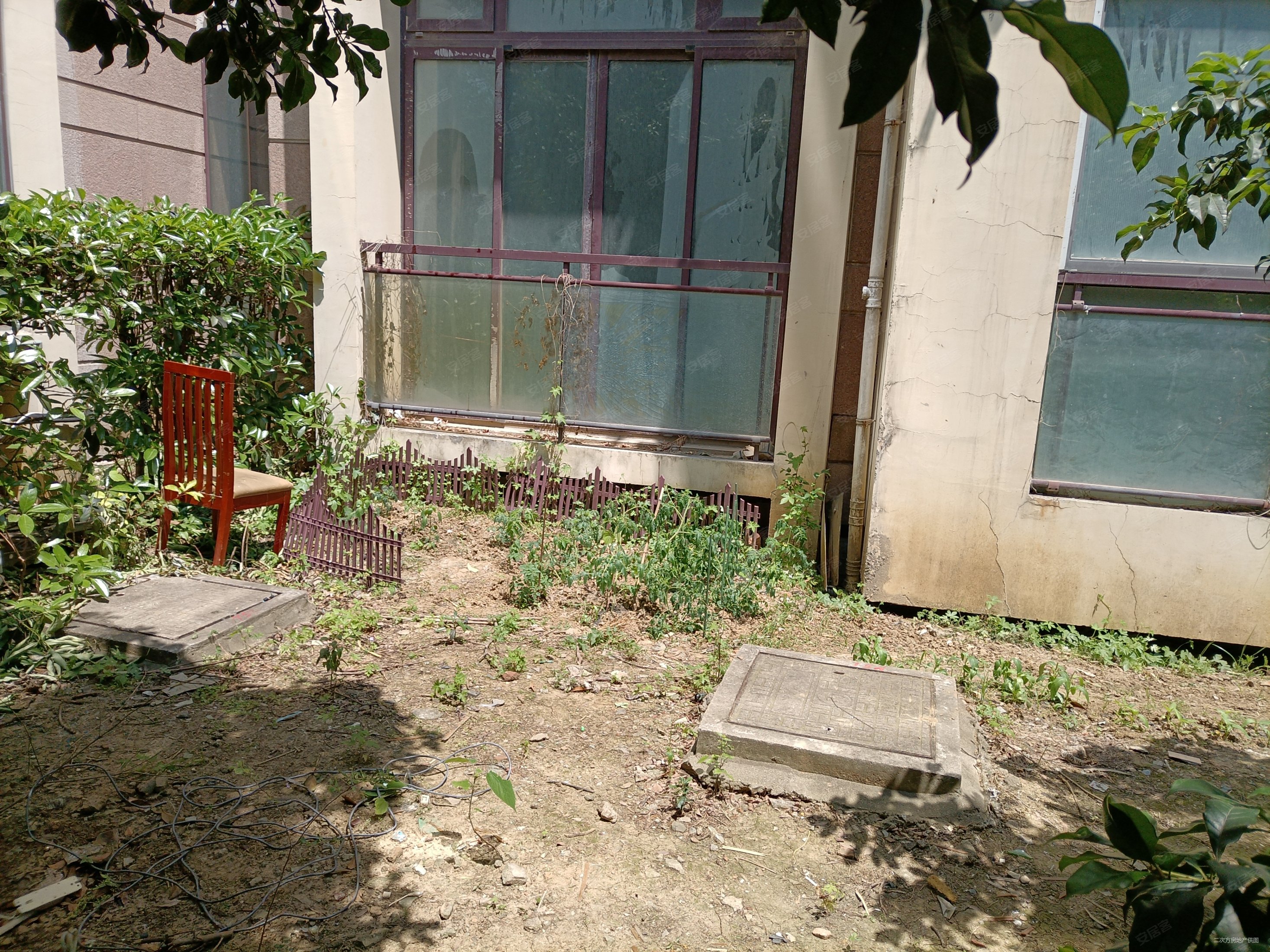 一楼带50平大花园 吴宫丽都清水毛坯大三房 自住  均可