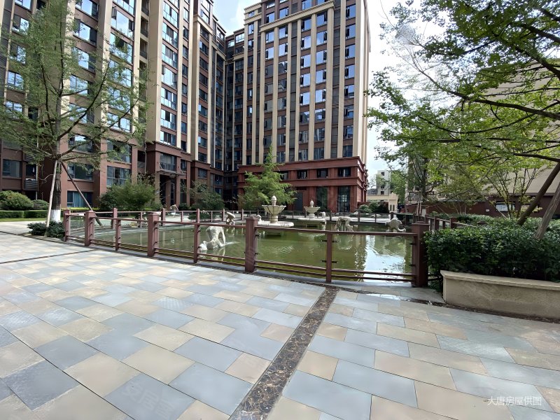 东升地铁口200米精装套三带衣帽间