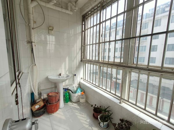 永和苑小区多层三楼1215平三室朝阳地上南向车库附房