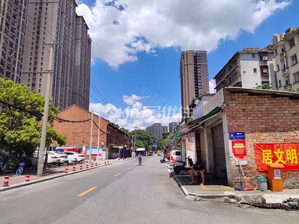 南宁西乡塘北湖北湖路东三里小区一区北湖商圈 北湖路东三里 大三房