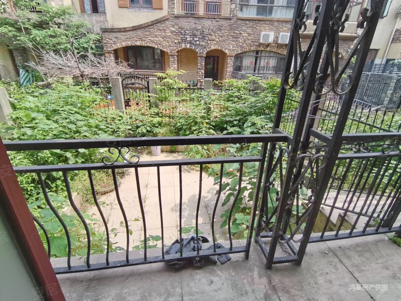 绿地兰宫精装联排别墅只要195万上下四层实际400多平