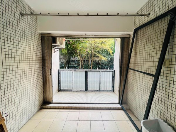 广州黄埔萝岗龙光峰景华庭龙光峰景华庭 南向厅出阳台 装修保养好