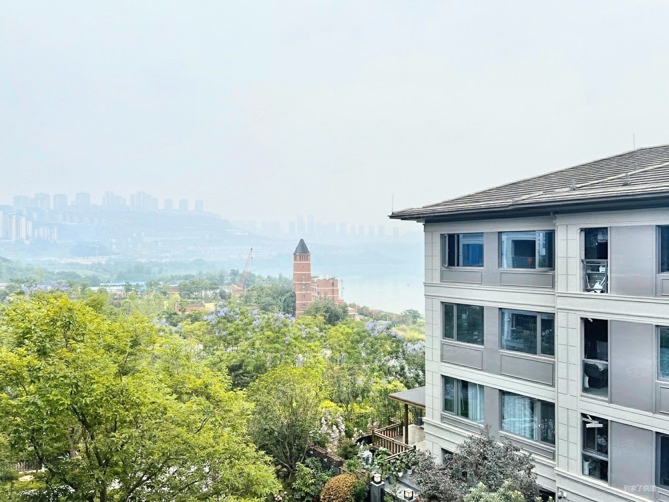 荣安柳岸潮鸣4室2厅2卫137㎡东北245万