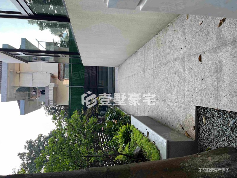 看房方便,月牙湖花园(别墅)二手房,2180万,3室2厅,3卫,210平米-南京