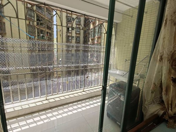 深圳布吉丹竹头金龙花园3号线直达罗湖福田老街,周边生活商圈便利出租