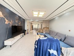 喀什喀什市喀什城区审批局对面 丝路花园德融江南府 168平精装四室双卫 拎包住出租房源真实图片