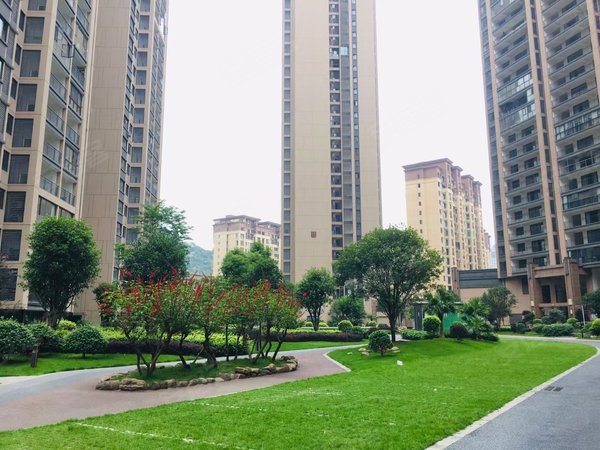 桂林临桂西城大道碧园印象桂林出租碧园28楼三房两卫四台空调全屋大
