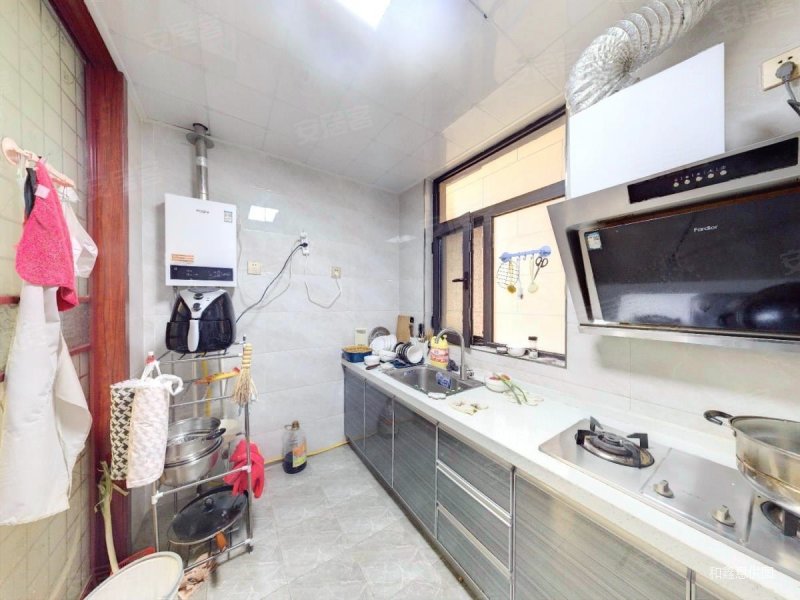 凤城八路文景路地铁口国金华府三室中间楼位满二两梯两户不临街