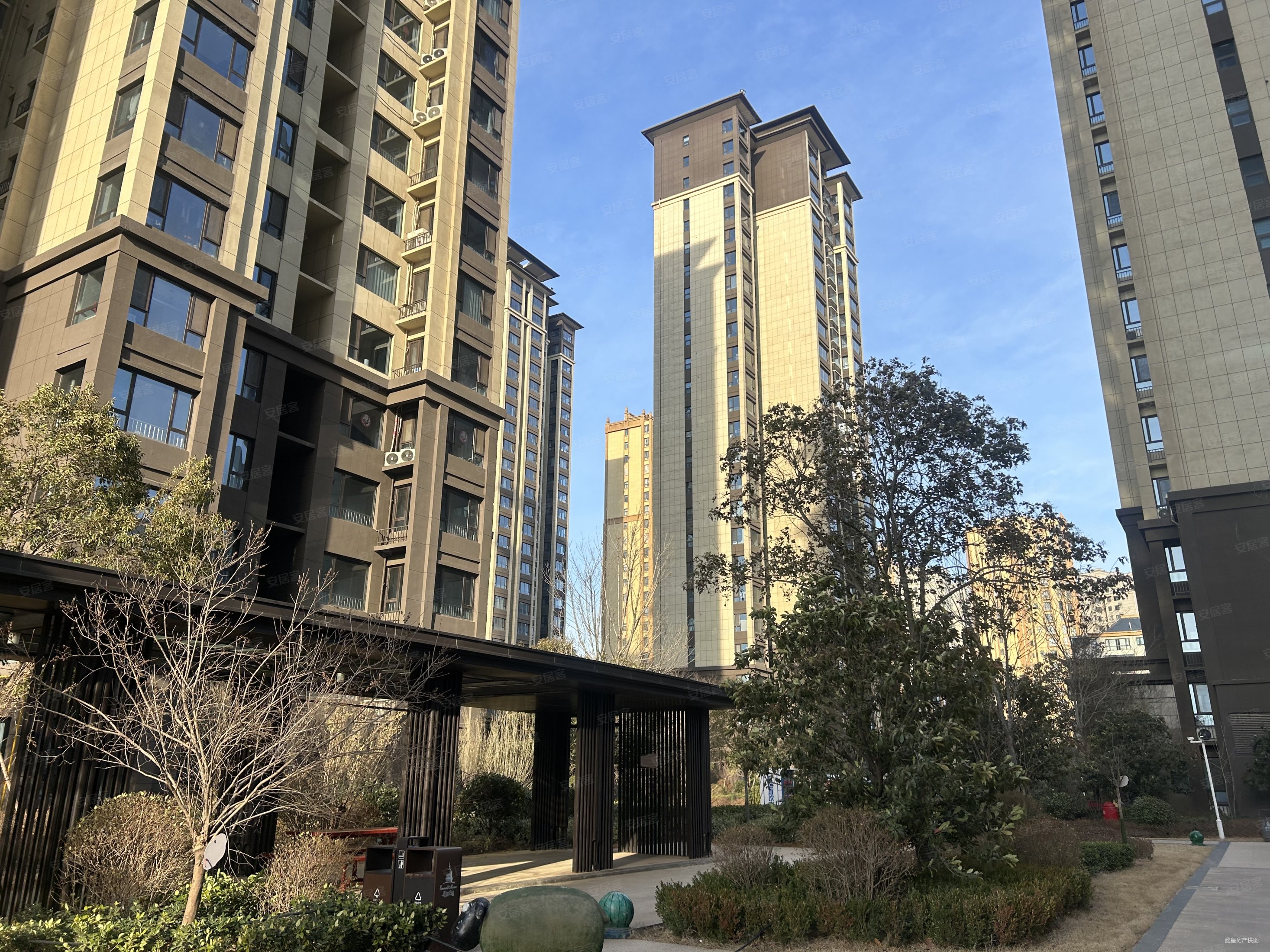 翡翠庄园3室2厅1卫100㎡南北65万