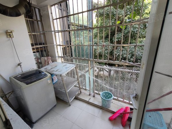 广州增城新塘新康花园新康花园电梯两房出租 南向通透户型 环境舒适