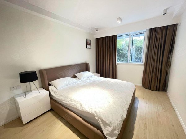 上海杨浦东外滩霍兰公寓1218号线双规交通.全装全配,看房随时.