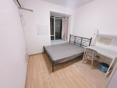 武汉青山余家头短租 五号线科普公园地铁口 大华滨江天地 主卧飘窗 押一付一出租房源真实图片