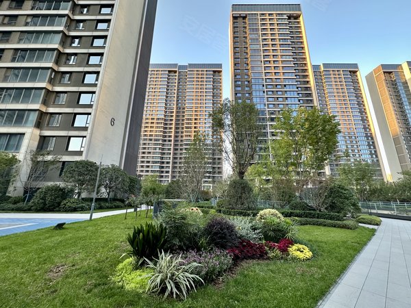 西安雁塔国展中心华润置地悦府曲江南湖 180平四室 新房首租 万众国际