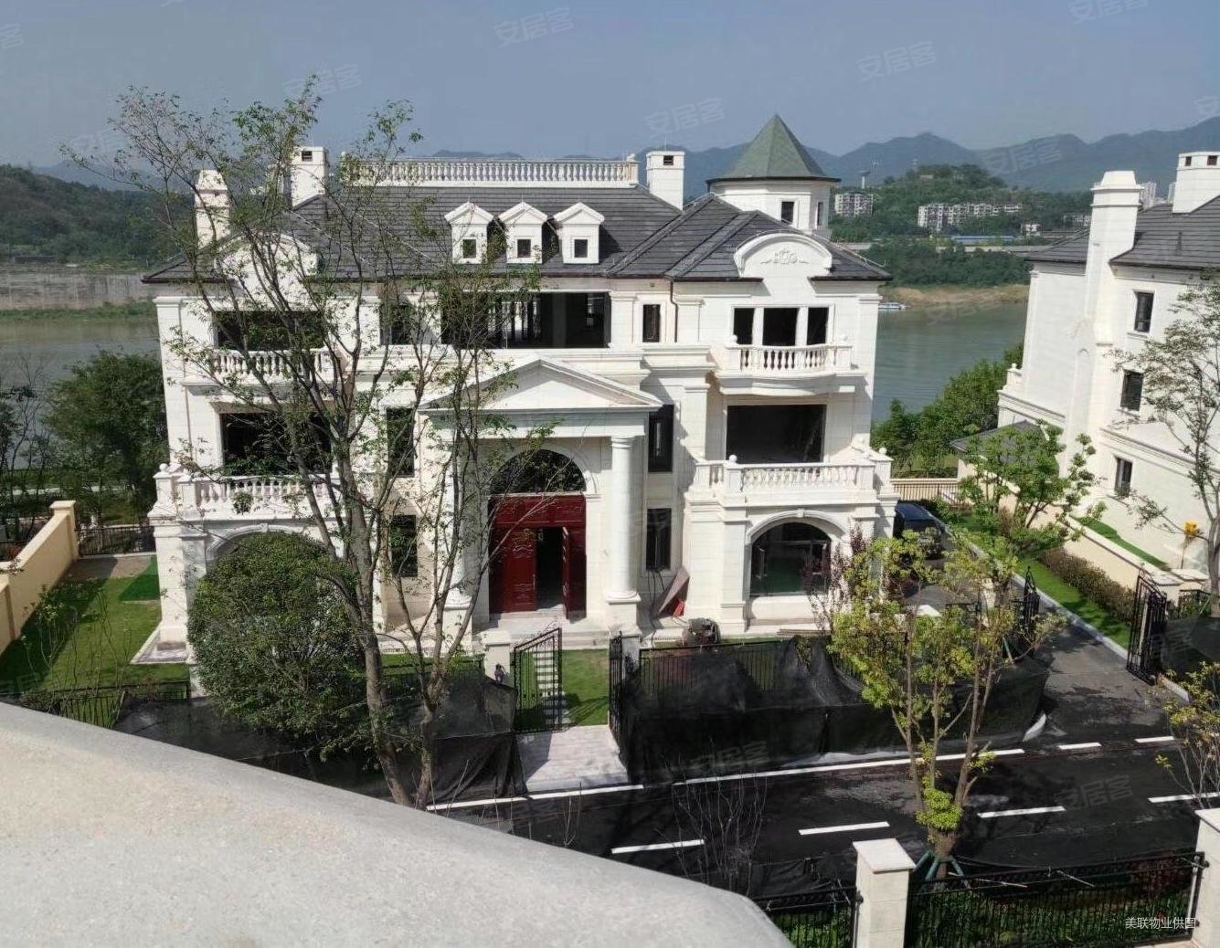 亏本卖江北城市中心保利山庄独栋别墅带200平大花园地下室电梯