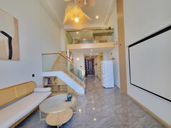 新乡红旗红旗周边第一次出租，挑高5米客厅，随时看房，东区，高铁出租房源真实图片