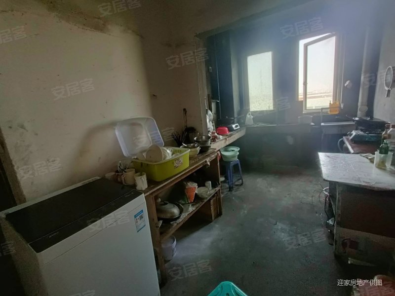 荣安花园电梯小高层地铁站边,装修风格自己设计房东诚心出售