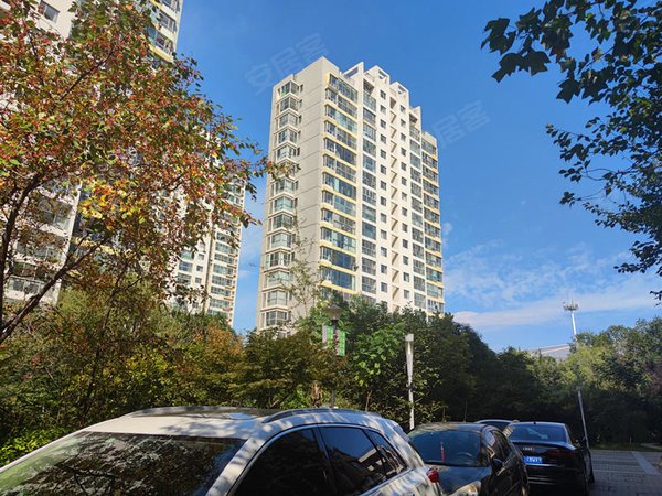 青岛崂山颐中体育场鲁信长春花园鲁信长春70平精装大套一,有钥匙,随时